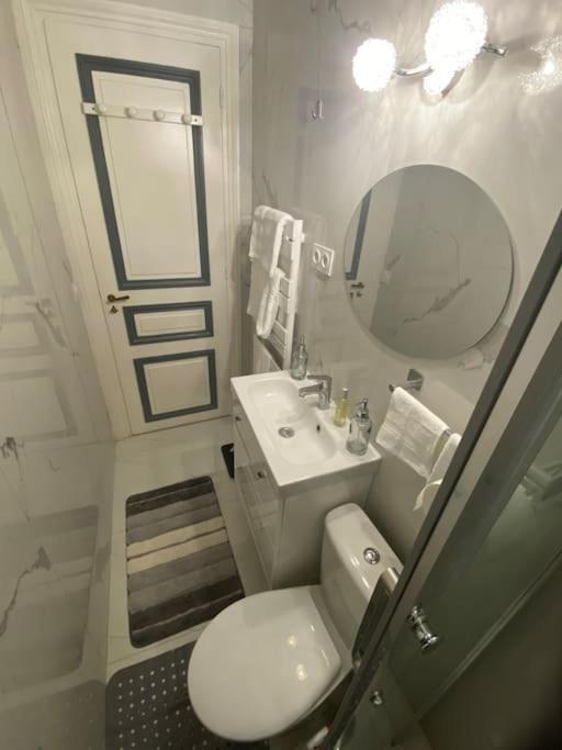 Premium Studio 2 Minutes Walk From Champs-Elysees Paris Exteriör bild