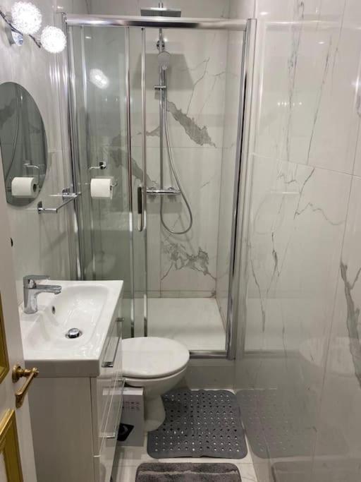 Premium Studio 2 Minutes Walk From Champs-Elysees Paris Exteriör bild