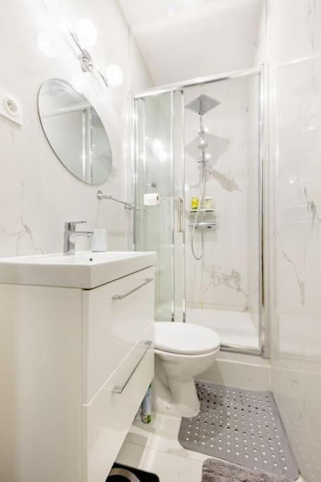 Premium Studio 2 Minutes Walk From Champs-Elysees Paris Exteriör bild